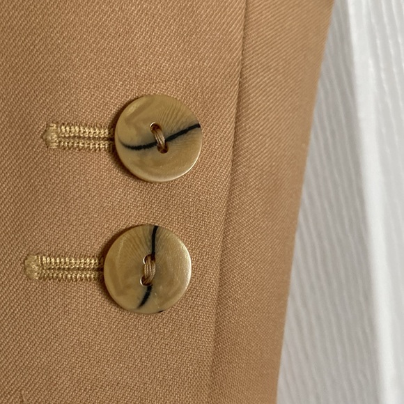 Two piece tan virgin wool suit. Size 16. - Picture 6 of 9